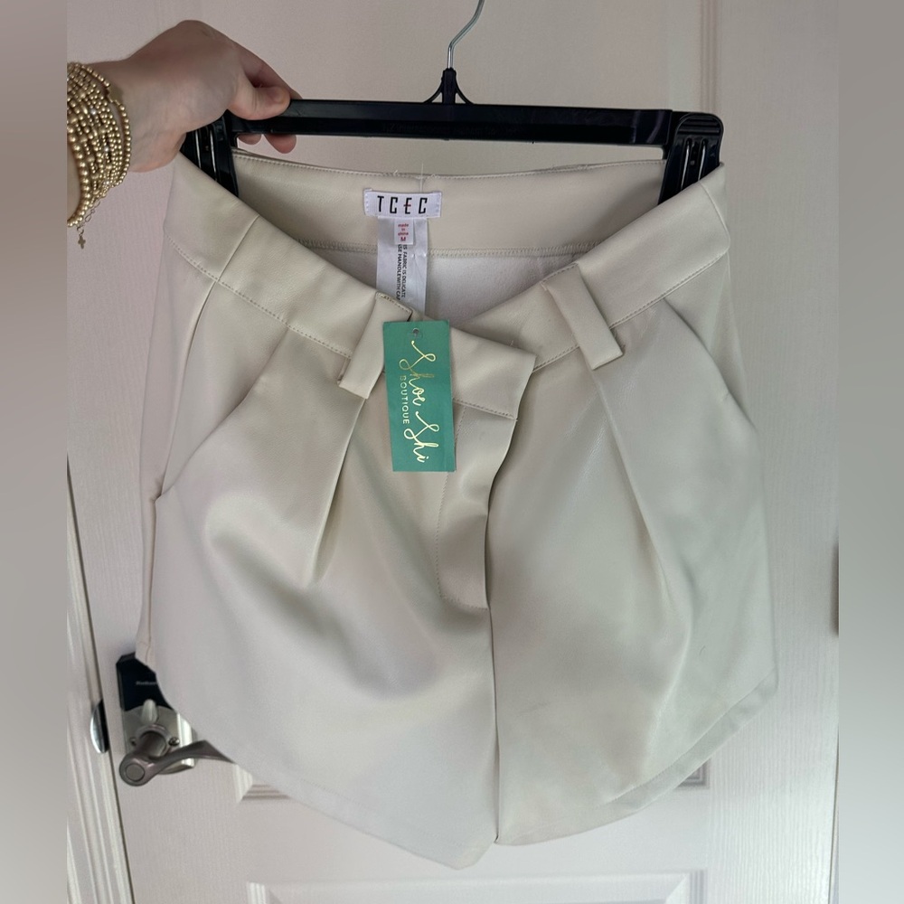 Cream off white Pleather leather Mini shorts NWT